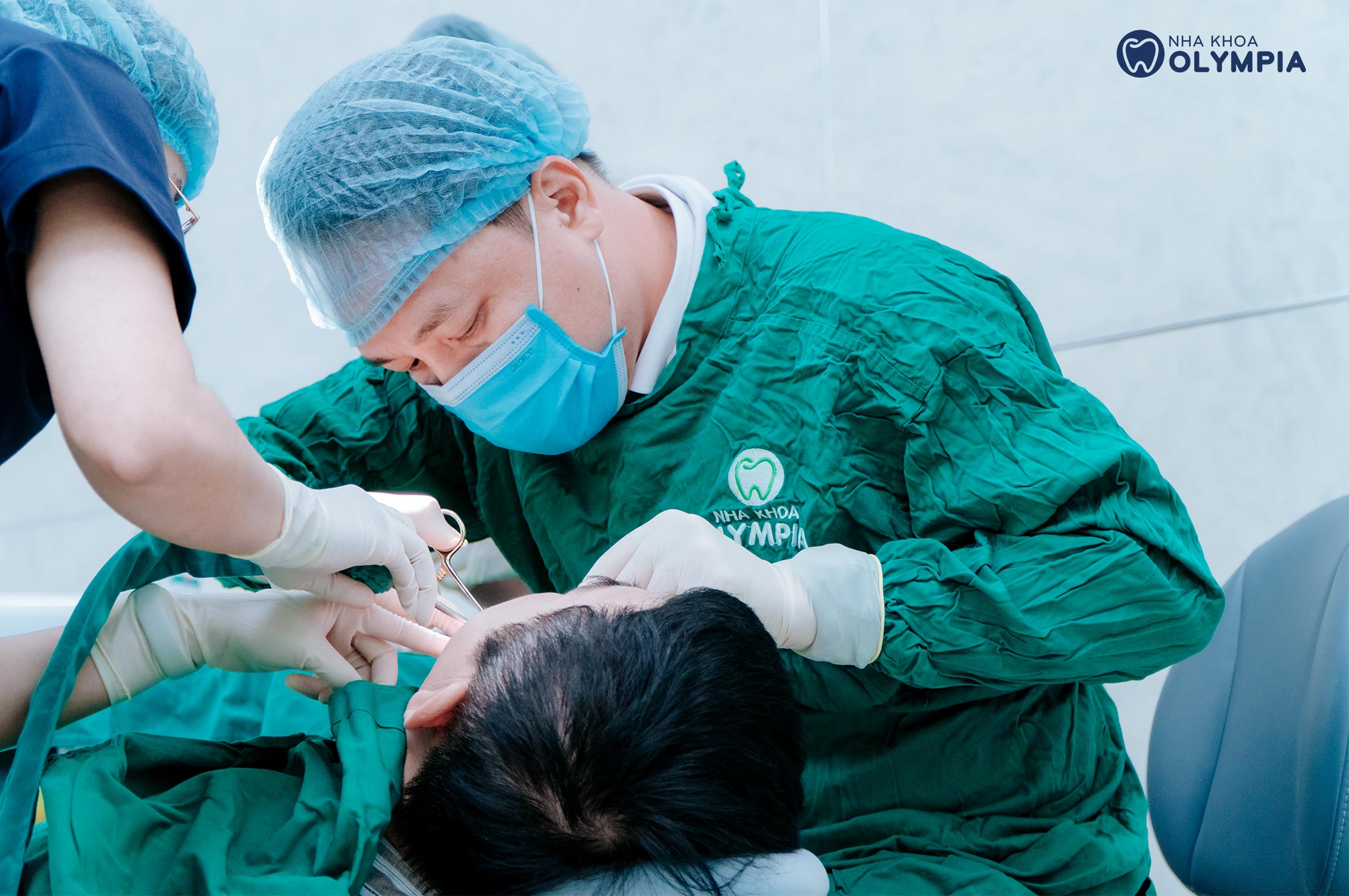 Giải pháp 3: Trồng răng Implant (Chân răng nhân tạo)