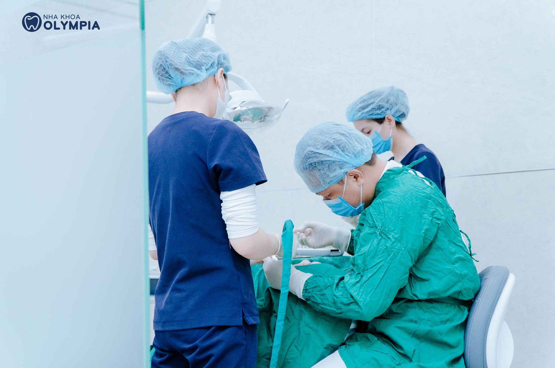 Thực tế bước vào phòng phẫu thuật trồng răng không hề đau